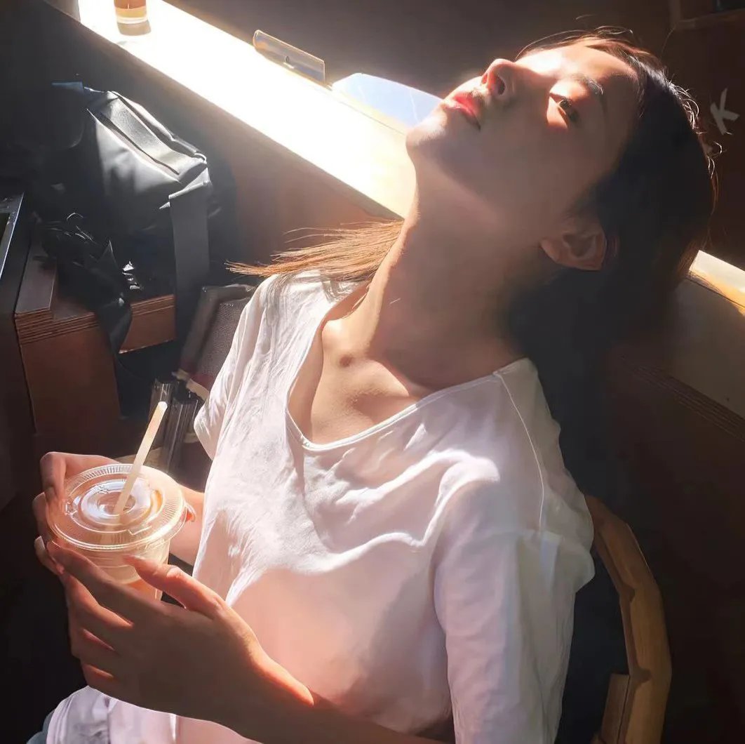 妮可睡不著